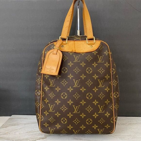 LOUIS VUITTON Monogram Excursion Handbag 👜 - Picture 5 of 15